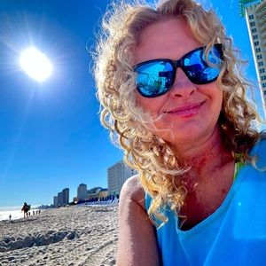 Meet your Posher, Christy